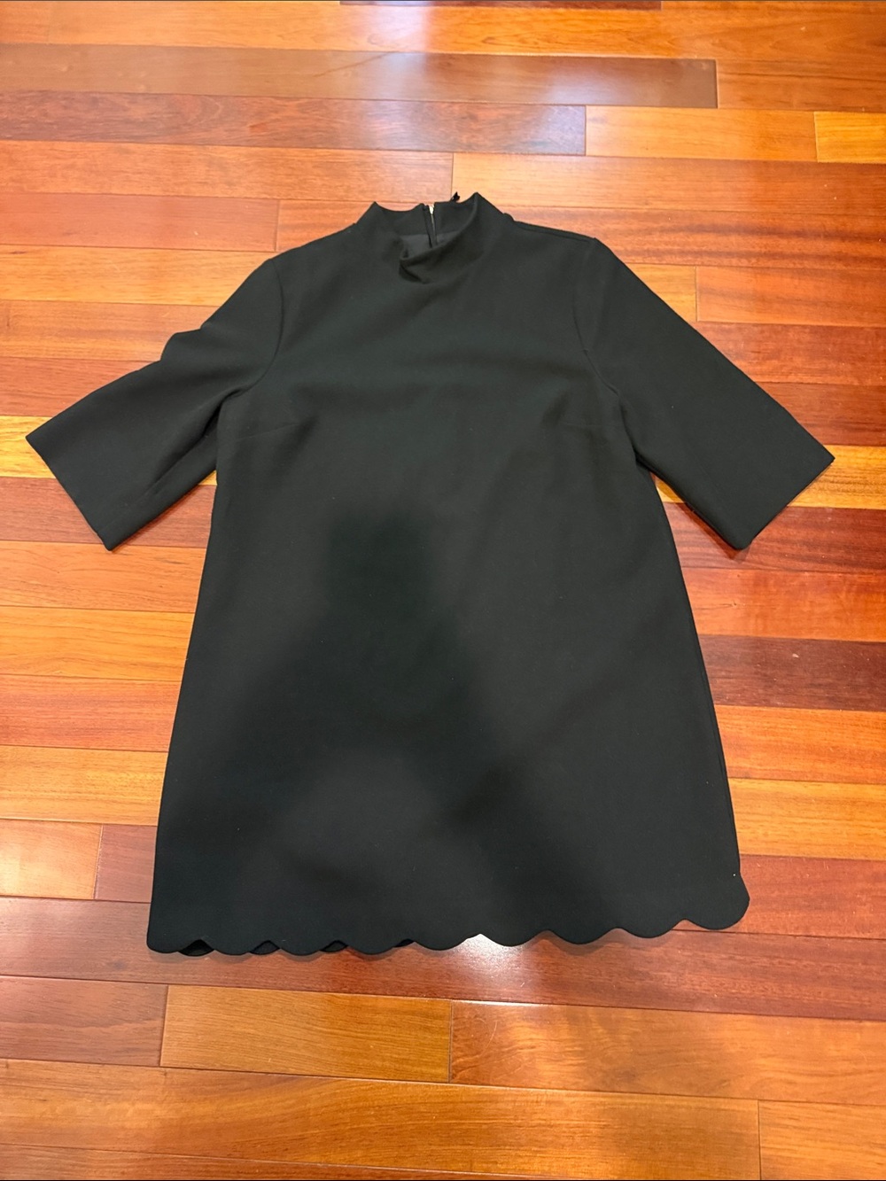 Vineyard Vines Black Scallop Hem Shift Dress